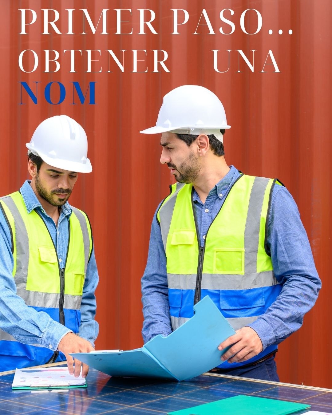 Equipo Manproces revisando documentación de certificación NOM